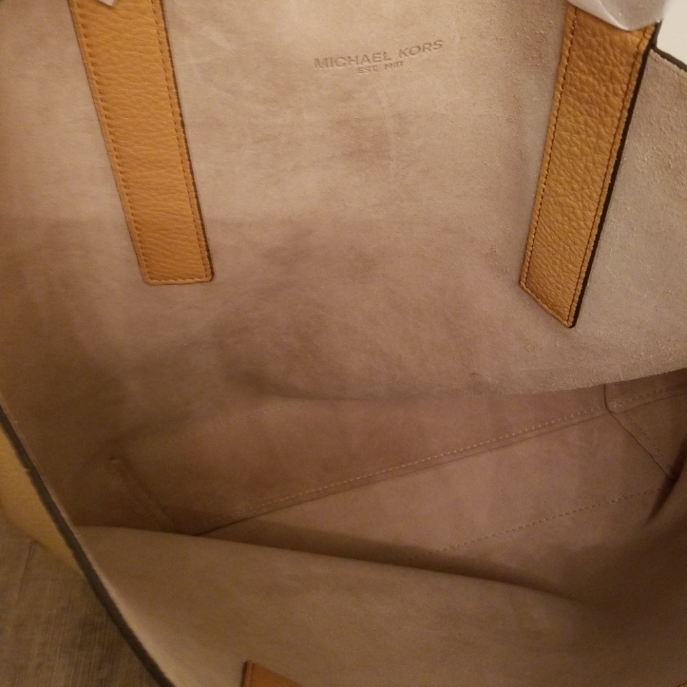New Michael Kors Mason Bag - Picture 7 of 8